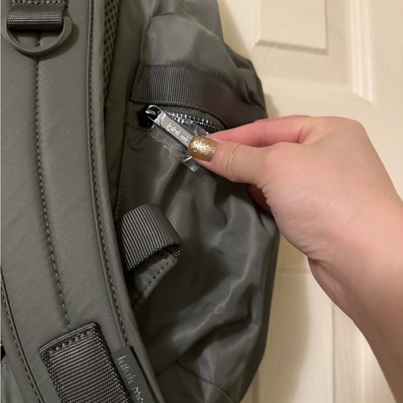 Lululemon Wunderlust 25L -Army Green gunmetal-NWT - Picture 10 of 13
